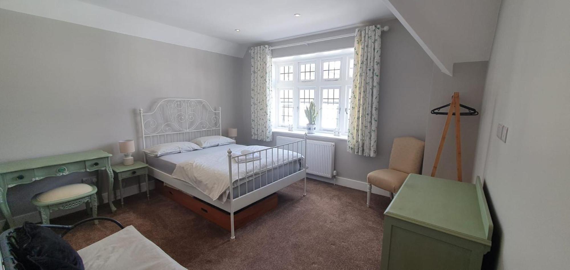 Place To In Thames Ditton Londra