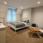 Place To Stay In Thames Ditton