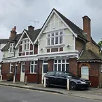 Place To Stay In Thames Ditton