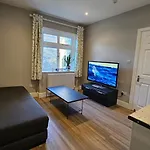 Place To Stay In Thames Ditton