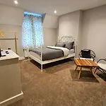 Place To Stay In Thames Ditton