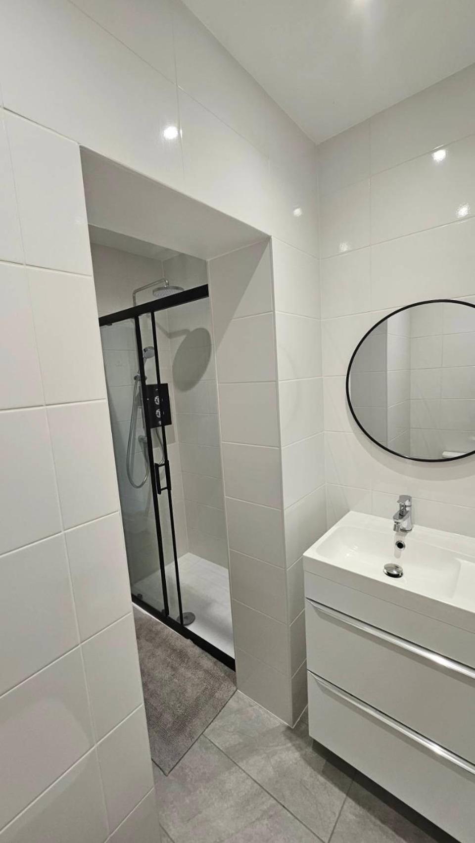 Place To In Thames Ditton