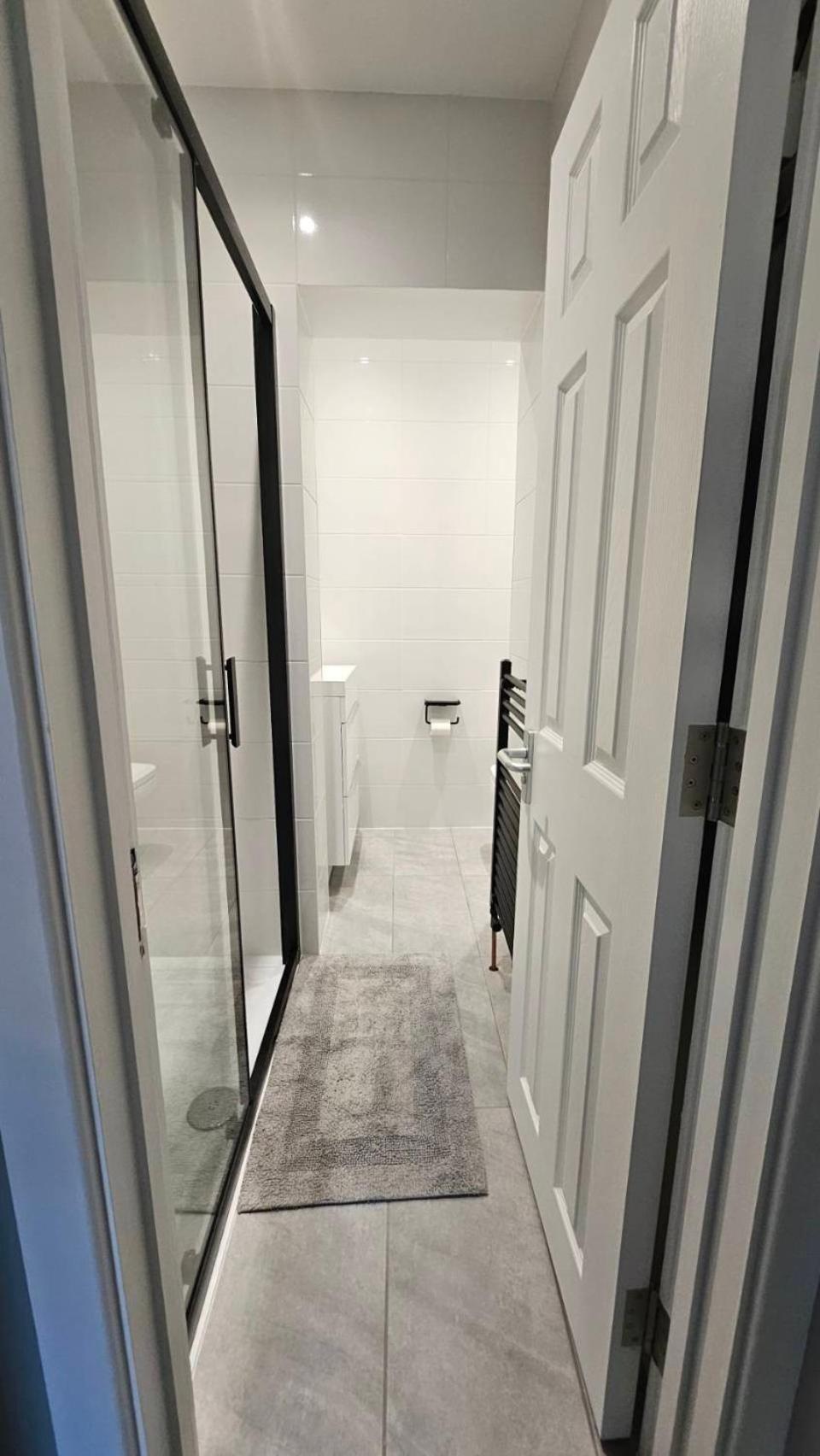 Place To In Thames Ditton * Londra