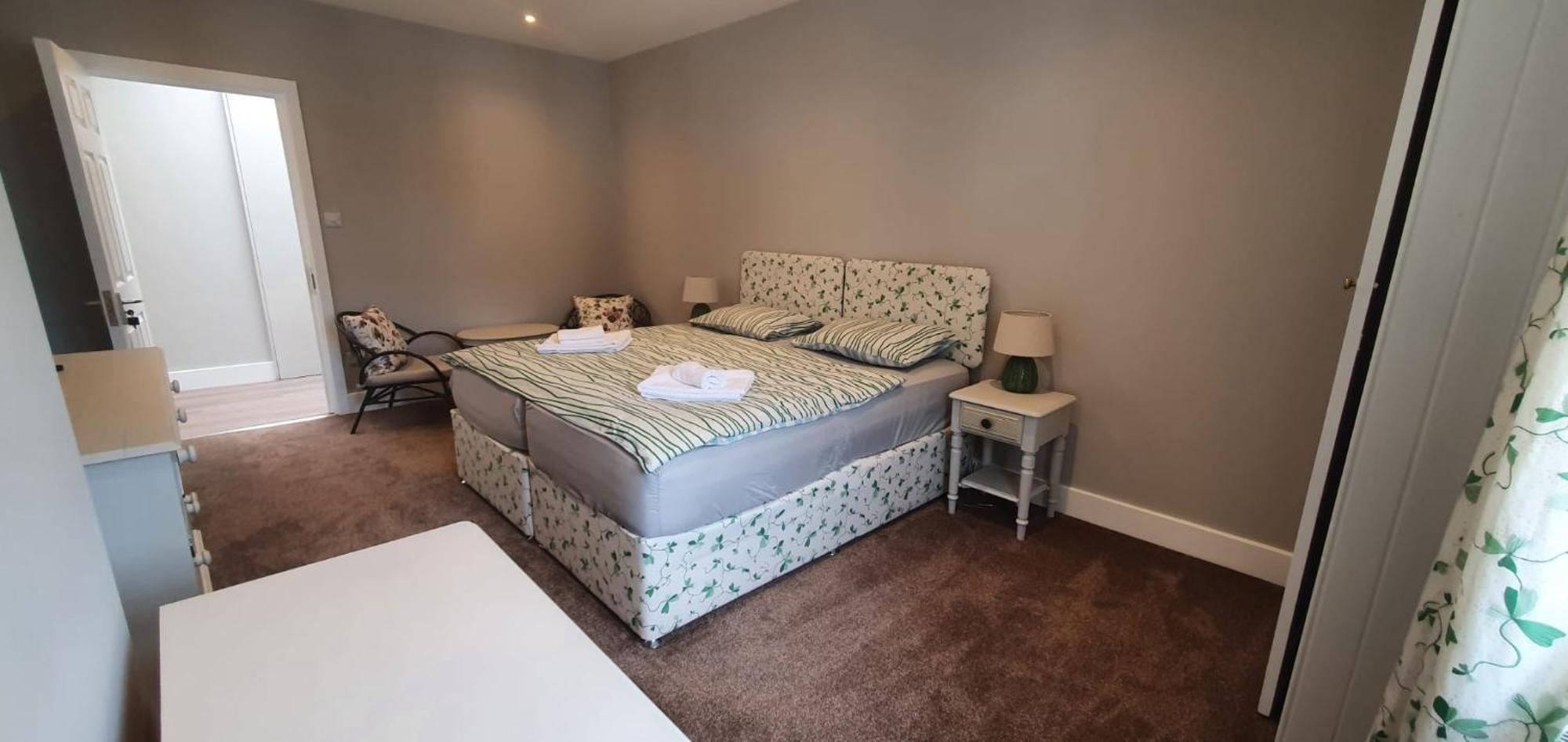 Place To In Thames Ditton