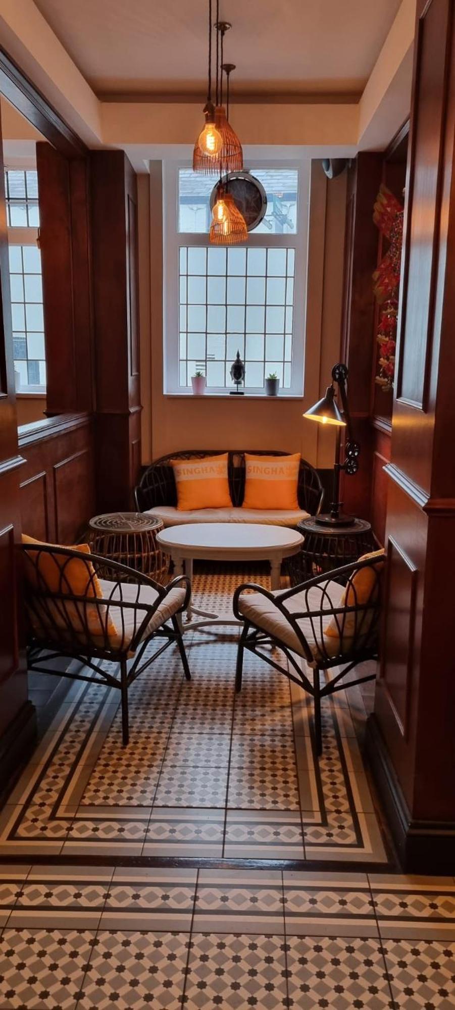 Place To In Thames Ditton Appartamento Londra